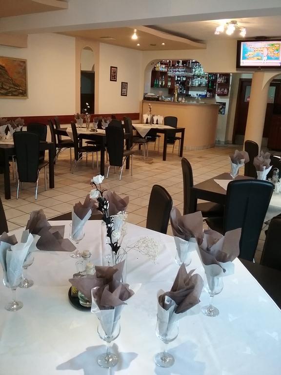 Pensiune Restaurant Sfinx Buşteni Esterno foto