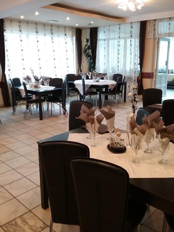 Pensiune Restaurant Sfinx Buşteni Esterno foto
